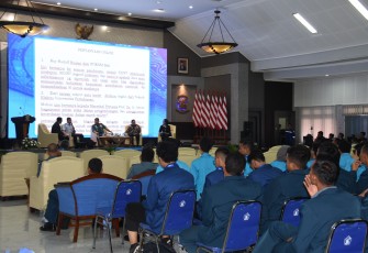 Dirdok Kodiklatal Hadiri Seminar Nasional STTAL Bahas Peperangan Modern