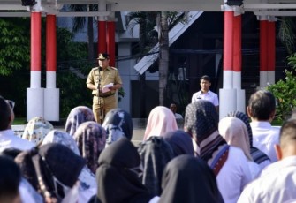 Pj Gubernur Bahtiar saat memberikan arahan ke ASN Pemprov Sulsel