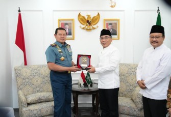 Panglima TNI Laksamana TNI Yudo Margono, S.E., M.M. saat silahturahmi ke Ketum PBNU di Kantor Pusat PBNU bertempat di Jl. Kramat Raya No. 174 Senen Jakarta Pusat, Rabu (12/4/2023).