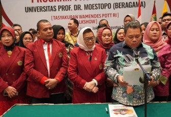 Fathan Subchi saat Dikukuhkan sebagai Ketua Ikatan Alumni PPs Universitas Moestopo