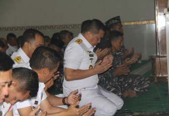 Kolinlamil melaksanakan doa bersama di Masjid AT-Tauhid