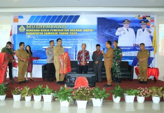Musrenbang RKPD Kabupaten Samosir Tahun 2024 di JTS Hotel Parbaba, Kecamatan Pangururan, Senin (13/3).