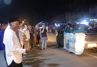 Sekdaprov Kepri saat Lepas Pawai Takbir Sambut Hari Raya Idul Adha 1444 H di Sei Carang Tanjungpinang 