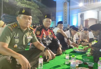 Danramil 0801/03 Arjosari saat Ikuti Kegiatan Dziba dan Al-Barzanji
