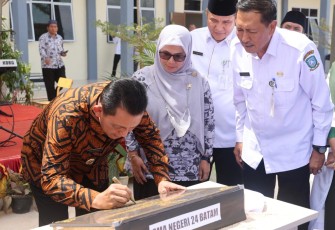 Gubernur Kepulauan Riau H. Ansar Ahmad di Batam, Minggu (26/3).
