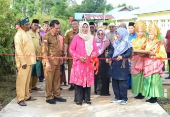 Ansar Silaturahmi Dengan Masyarakat Merawang Sekaligus Meresmikan Semenisasi Jalan Masuk SMKN 2 Lingga 