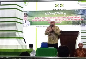 Bupati Pasaman Barat Hamsuardi Hadiri Pengajian Bulanan Sekaligus Peringatan Maulid Nabi Muhammad SAW di Masjid Al-Madinah Komplek Cahaya Makkah 