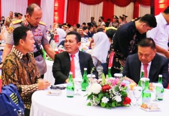 Gubernur Ansar saat Hadiri Pengukuhan Komjen Petrus Golose sebagai Guru Besar STIK