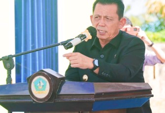 Gubernur Kepulauan Riau H Ansar Ahmad  