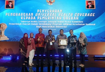 Pj Walikota Tebing Tinggi Terima Penghargaan UHC Award 2023