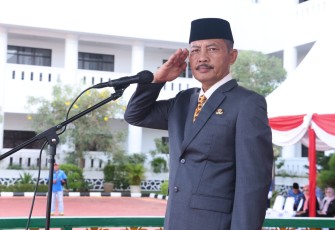 Sekretaris Daerah Provinsi Kepulauan Riau Adi Prihantara saat Pimpin Apel Gabungan.