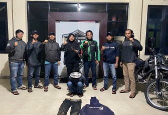 Pelaku Penikaman Saat Diamankan Petugas Kepolisian 