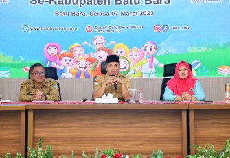 Bupati Batu Bara Ir.H.Zahir,M.AP saat menghadiri Bimbingan teknis (Bimtek) penyelenggaraan TK PKK, di aula Rumah Dinas Bupati, Komplek Perumahan Inalum, Tanjung Gading, Kecamatan Sei Suka, Kabupaten Batu Bara, Selasa (07/03/2023).