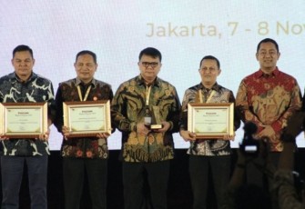 Penghargaan diterima langsung oleh Plh. Sekretaris Jenderal (Sekjen) Kemenkumham, Reinhard Silitonga di Ballroom Birawa Hotel Bidakara, Jakarta, Selasa (7/11/2023).