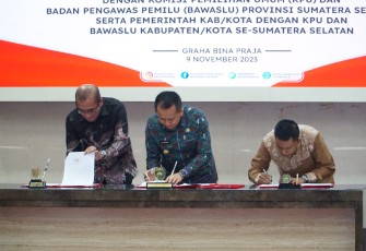 Pemerintah Provinsi, Kabupaten dan Kota Se-Sumsel saat Serentak Tandatangani NPHD Dana Pilkada