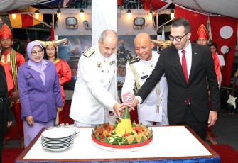 Potong Tumpeng Peringati HUT TNI di Cyprus 