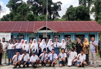 Satgas Yonif 143/TWEJ Bentuk Karakter Masa Orientasi Siswa di Papua