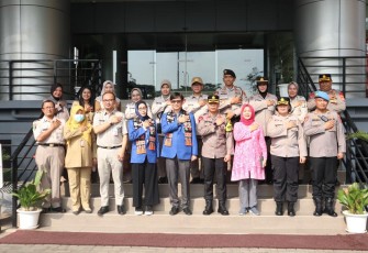 Klinik Pratama Polres Metro Jakbar Dinyatakan Lulus Paripurna Akreditasi Kesehatan dari Kemenkes