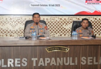 Kapolres Tapanuli Selatan (Tapsel), AKBP Imam Zamroni, SIK, MH, berdampingan dengan Kabag Ops, Kompol Johannes Napitupulu, SH, MH, memimpin Pelatihan (Lat) Pra Operasi Patuh Toba 2023, Senin (10/7/2023)