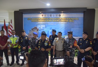 Satuan Tugas Pengamanan Pangkalan Udara TNl AL (Lanudal) Juanda Puspenerbal, menggelar Apel Kesiapan Operasi Bersama Pengawasan dan Penindakan Penyelundupan Benih Bening Lobster (BBL) di Bandara Internasional Juanda yang dihelat di Markas Komando Lanudal Juanda, Puspenerbal, Jumat (15/12/2023)