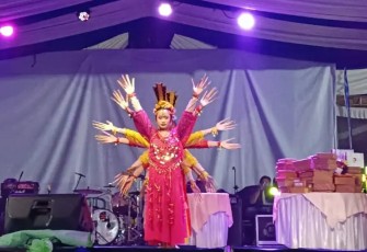 Pelaksanaan Pentas Seni di Kota Merah Putih