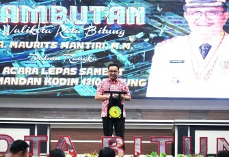 Wali Kota Bitung Maurits Mantiri saat memberikan sambutan
