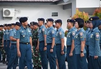Danlanal Ranai Pimpin Apel Pagi dan Sekaligus Dilanjutkan Memberi Arahan kepada Prajurit