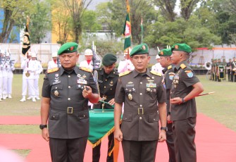 Danrem 121/Abw Brigjen TNI Luqman Arief, S.I.P., menghadiri acara Serah Terima Jabatan (Sertijab) dan Pisah Sambut Komandan Korem (Danrem) 102/Panju Panjung Brigjen TNI Bayu Permana kepada Brigjen TNI Iwan Rosandriyanto, bertempat di Lapangan Korem 102/Panju Panjung, Jalan Imam Bonjol Nomor 05, Palangka Raya, Jumat (22/12/2023)