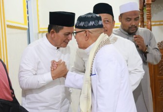 Gubernur Kepulauan Riau H. Ansar Ahmad saat Safari Ramadhan di Masjid Hidayatullah Tanjungpinang.