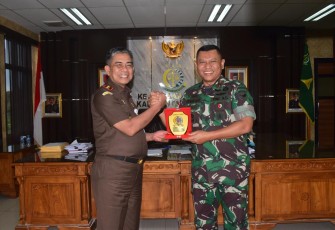 Danrem 121/ABW Kunjungi Kajati Kalbar