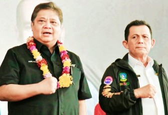 Menko Airlangga Hartarto saat bersama Gubernur Kepulauan Riau H. Ansar Ahmad