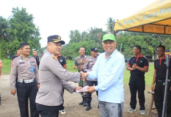 Bupati Pasbar Hamsuardi Ikut Sukseskan Pertandingan Bola Voli di Kompi 3 Batalyon B Pelopor
