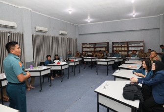 Taruna AAL Laksanakan English Debate Joint Exercise Dengan Mahasiswa Unair