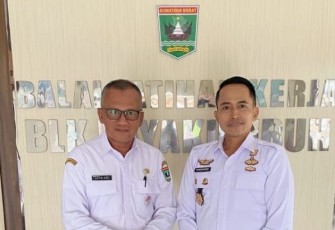 Kepala Lapas Kelas III Suliki Kamesworo, saat berada di Balai Latihan Kerja Kota Payakumbuh.