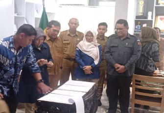 Wali Kota Kediri Hibahkan Dana Pilkada 2024 ke KPU dan Bawaslu Kota Kediri
