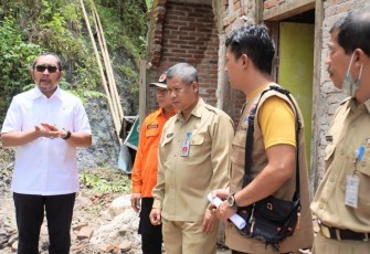 Sahat Tua Simanjuntak sewaktu bertemu masyarakat