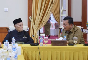 Gubernur Ansar saat Berdiskusi dengan Jajaran Pengurus LAM Kepri