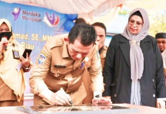 Gubernur Ansar saat Resmikan Ruang Praktek Siswa SMK Negeri 1 Bintan Utara 