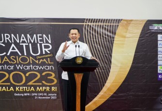 Bamsoet saat membuka Turnamen Catur Antar Wartawan Tingkat Nasional Piala Ketua MPR RI, di Loby Gedung Nusantara V MPR RI, Jakarta, Selasa (21/11/2023)