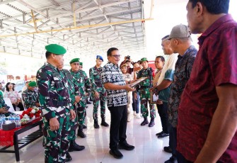 Wali Kota Bitung Maurits Mantiri saat menghadiri penutupan TMMD Ke-116 Kodim 1310/Bitung