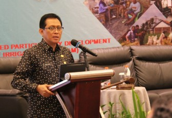 Dirjen Bina Pembangunan Daerah, Restuardy Daud saat membuka Workshop Integrasi Kemitraan Stakeholder Menuju Model Bisnis Closed Loop, di Hotel Cawang, Jakarta Senin (20/11/2023)