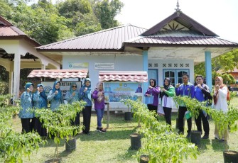 Foto Bersama saat peninjauan 