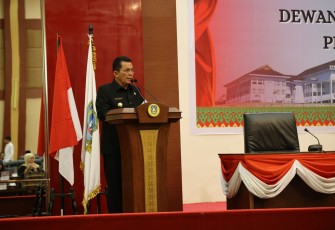 Gubernur Ansar saat Sampaikan Ranperda RUED 2023-2050