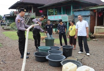 Polres Kepahiang Salurkan Air Bersih