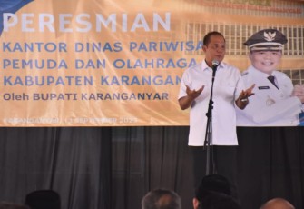 Bupati Juliyatmono memberikan sambutan saat peresmian kantor baru Disparpora Karanganyar, Rabu (13/9/2023) siang.