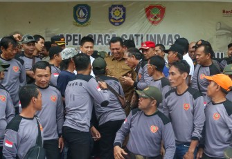 Gubernur Kepri Ansar Ahmad Hadir Apel Siaga Satlinmas