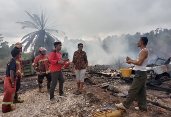 Sijago Merah Lahab Gudang BBM Milik Warga Desa Sedarat Baru