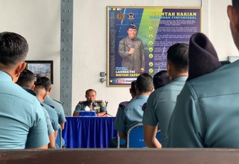 Makan Siang Bersama Sarana Tingkatkan Kedekatan Komandan dengan Anak Buah