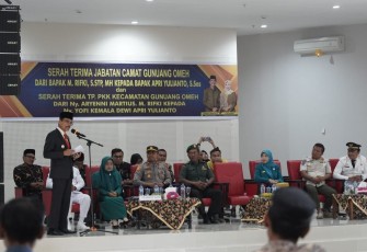 Bupati Limapuluh Kota, Safaruddin saat menyampaikan sambutannya pada sertijab camat.