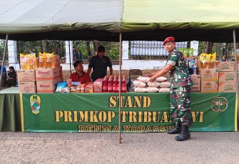 Warga Serbu Bazar Kopassus di Cijantung